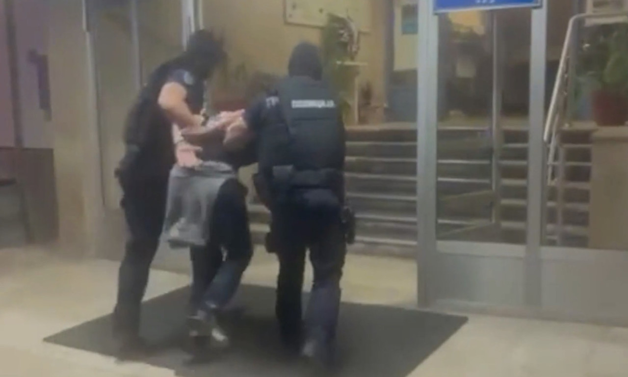 TINEJDŽER POKUŠAO DA UBIJE VRŠNJAKA U NIŠU! Mladić se bori za život (VIDEO)