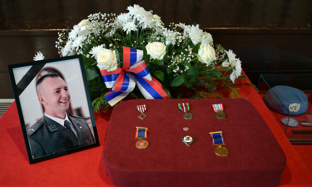 OPROŠTAJ OD HRABROG VOJNIKA: U Kraljevu sahranjen Milovan Jovanović koji je stradao u Libanu (FOTO)