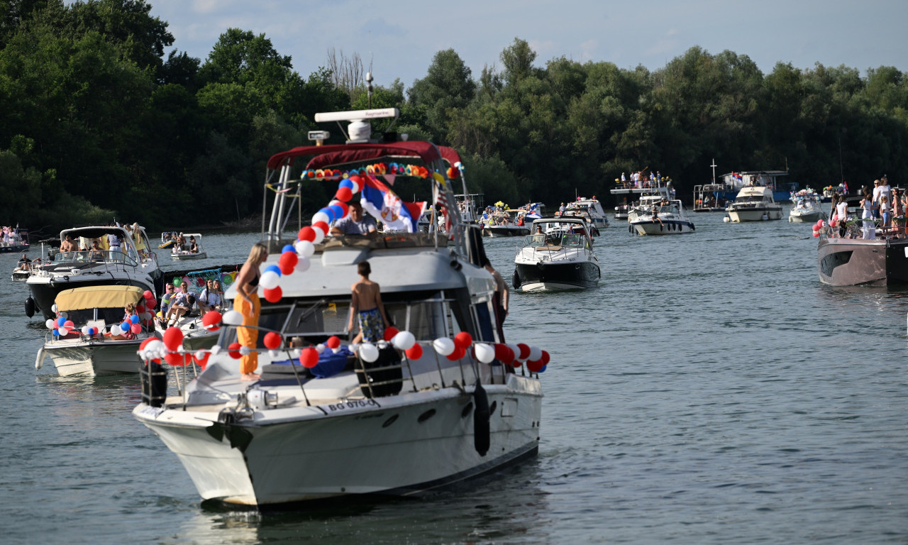 BEOGRAD JE SVET: Otvoren Beogradski karneval brodova, u defileu na rekama više od 100 plovila