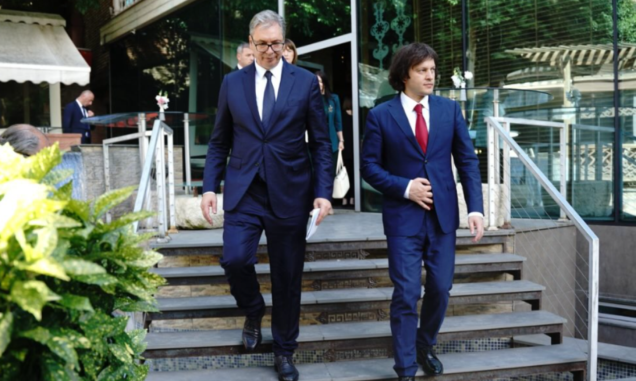 IZRAZ POSEBNOG UVAŽAVANJA SRBIJE: Premijer Gruzije ugostio srpsku delegaciju na svečanom ručku, Vučić istakao značaj jačanja strateških veza dve zemlje (FOTO)