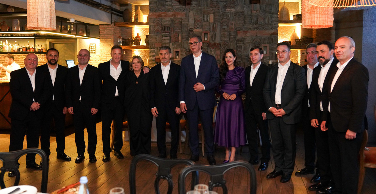 VUČIĆ POSETIO SVETINJU KOJA VEKOVIMA FASCINIRA SVET Predsednik sa suprugom Tamarom u manastiru Sveti Đorđe