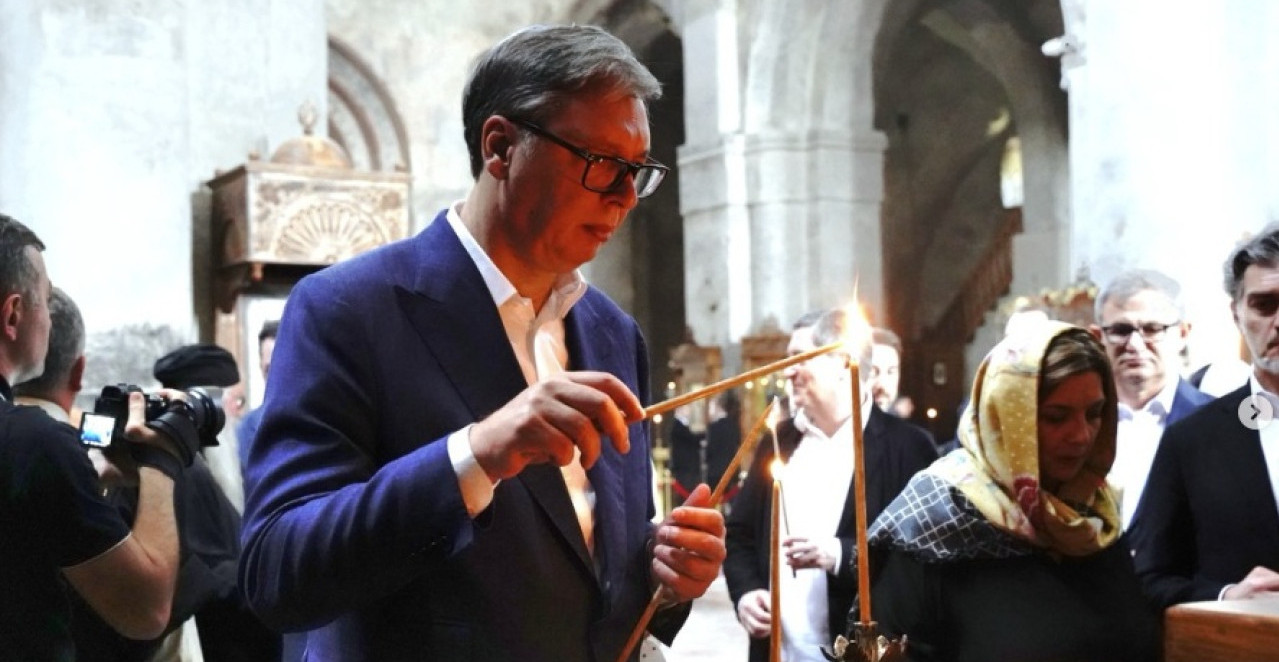 "JEDNA OD NAJLEPŠIH USPOMENA IZ GRUZIJE" Vučić sa suprugom Tamarom obišao manastir Sveti Đorđe (FOTO)