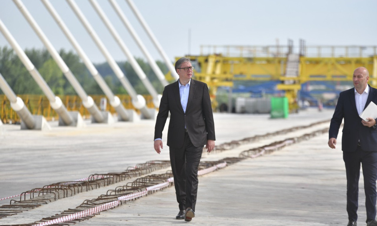 VELIČANSTVEN PODUHVAT KOD NOVOG SADA Vučić prisustvovao ključnom trenutku izgradnje mosta preko Dunava (VIDEO)