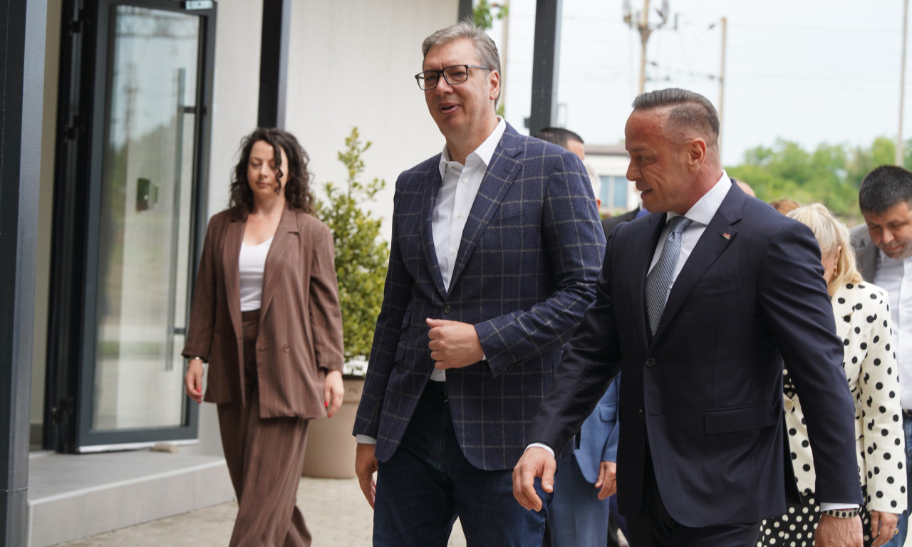 SMENJIVAĆEMO DIREKTORE NA MESEC DANA AKO VOZOVI NASTAVE DA KASNE: Vučić obišao Jedinstveni železnički dispečerski centar u Makišu (VIDEO)