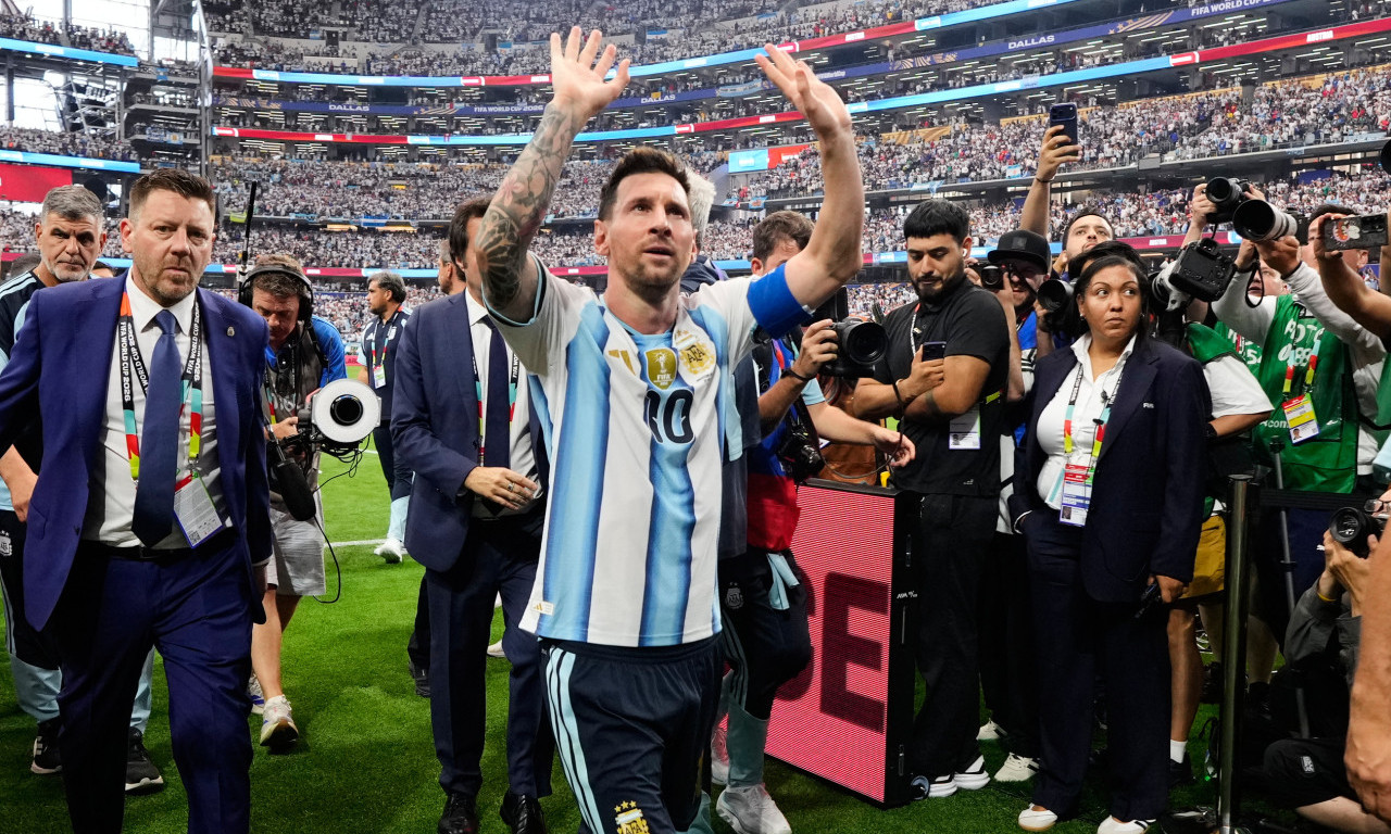 MESI PROMAŠIO PENAL, PA ZABLISTAO: Argentina pobedila Austriju na Svetskom prvenstvu u fudbalu! (FOTO)