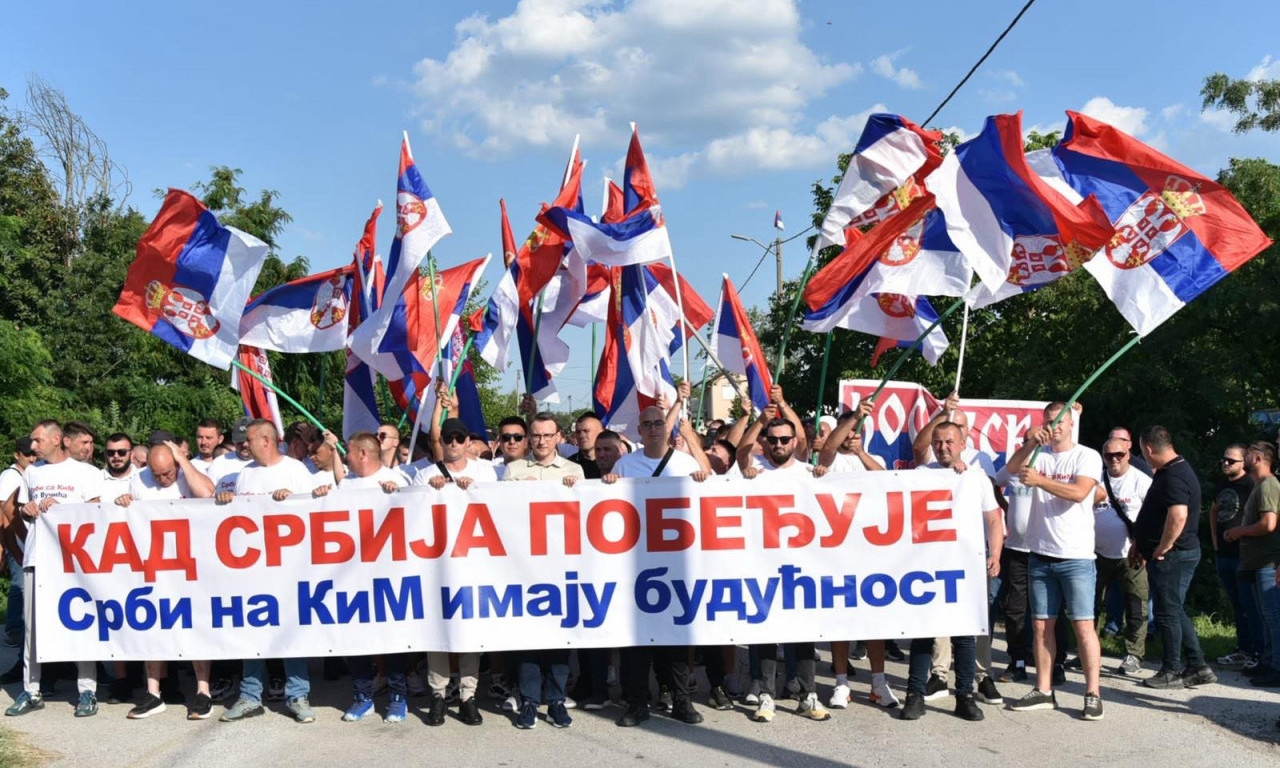 SVE DA PODRŽE PREDSEDNIKA: Više od 350 Srba sa KiM došlo do Oplanića da podrže Vučića