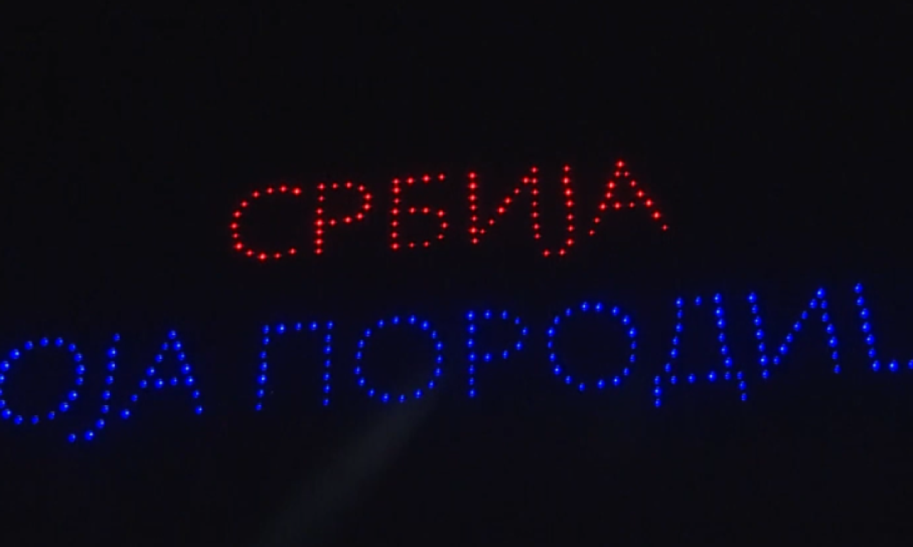 SPEKTAKL IZNAD SKUPŠTINE: Održan "Dron show" kojom je najavljen skup Srbija moja porodica