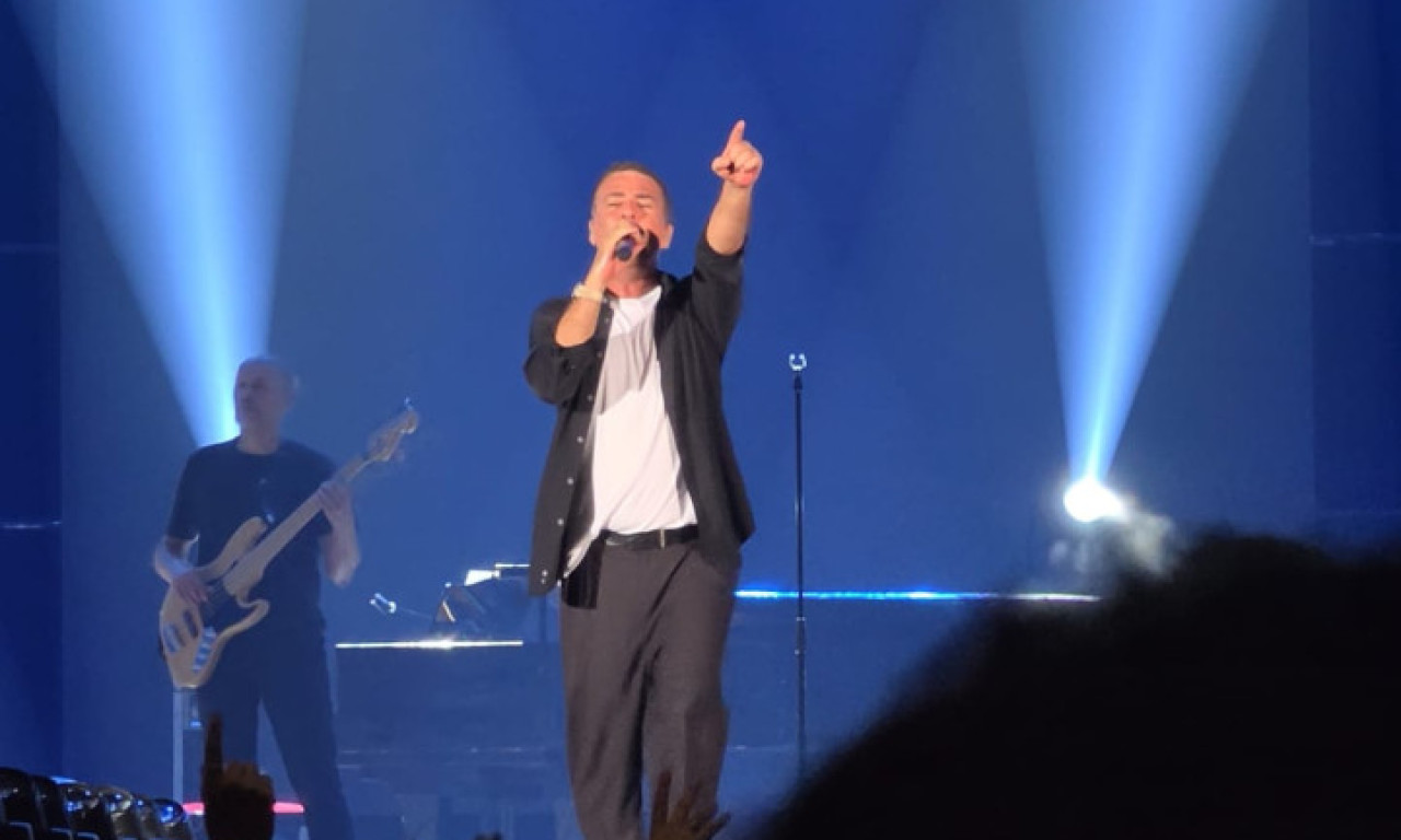 SARAJLIJE U TRANSU: Željko Joksimović se posle 20 godina vratio u Zetru i priredio veče za pamćenje! Emotivni omaž Halidu Bešliću rasplakao publiku (VIDEO)
