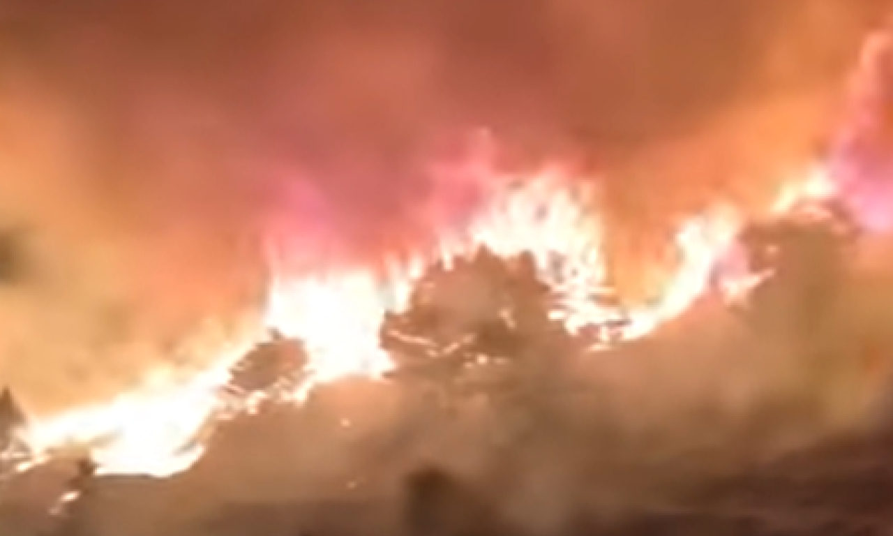 POJAVILI SE NOVI SNIMCI APOKALIPSE NA HRVATSKOM OSTRVU! Vatra guta sve pred sobom, avioni gase nezapamćen požar