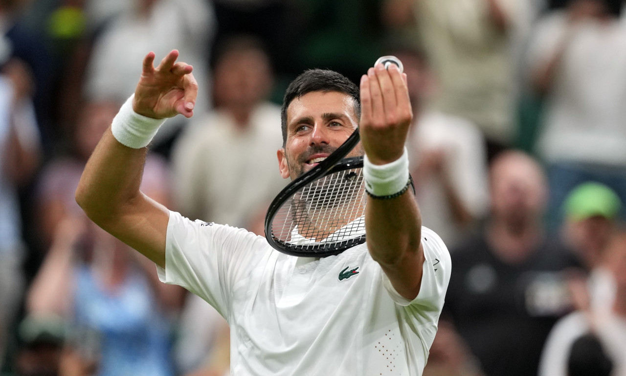 PLASIRAO SE U DRUGO KOLO: Novak Đoković posle velike borbe pobedio Vua na startu Vimbldona! (FOTO)