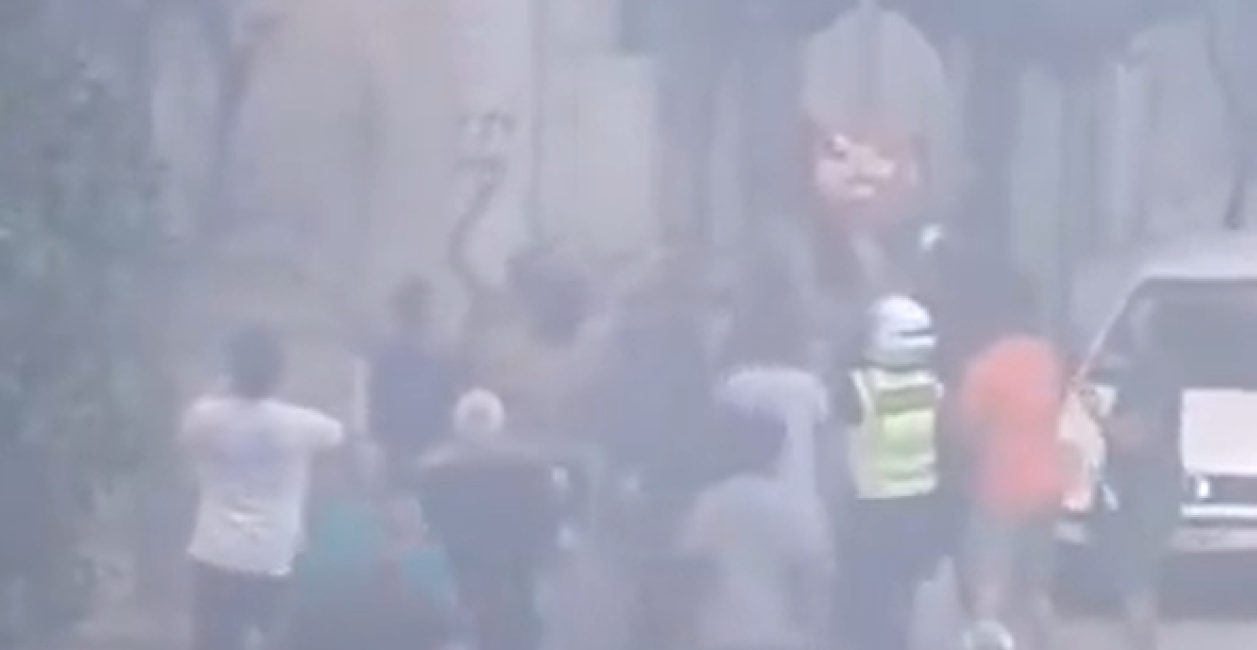 SRUŠILA SE ZGRADA U ATINI: Višespratnica pala tokom građevinskih radova na susednom objektu, potraga za preživelima (VIDEO)