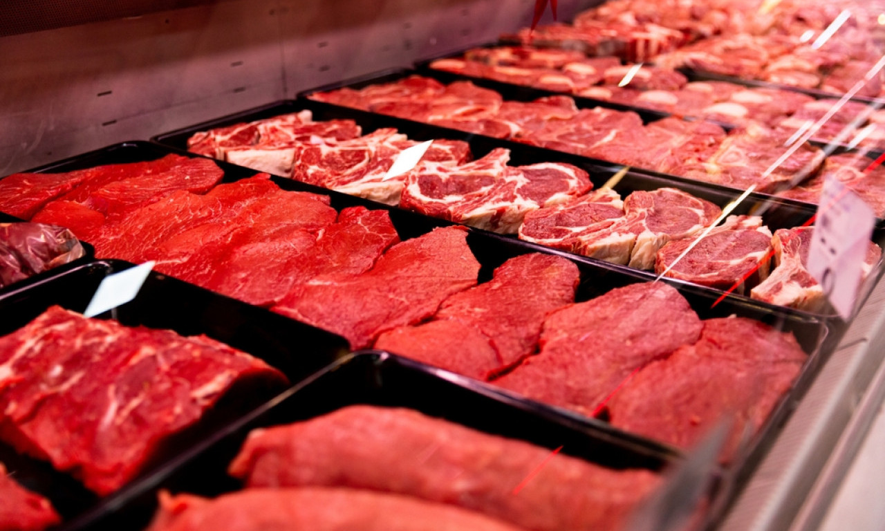 POVUČENO 4,5 TONA MESA! Kupci osetili čudan miris, nekim proizvodima istekao rok trajanja! Pljušte zabrane i kazne!