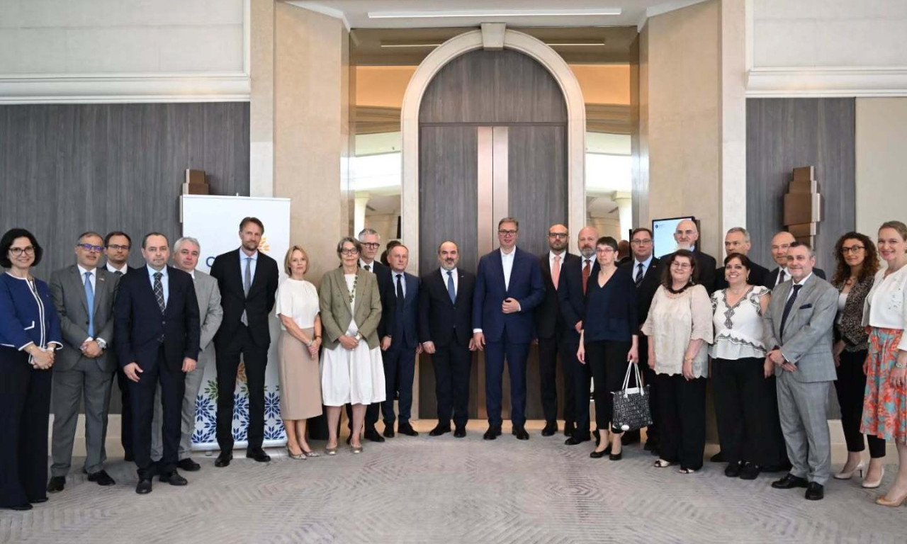 TEMA SASTANKA - EVROPSKI PUT SRBIJE: Predsednik Vučić razgovarao sa ambasadorima država Evropske unije (FOTO)