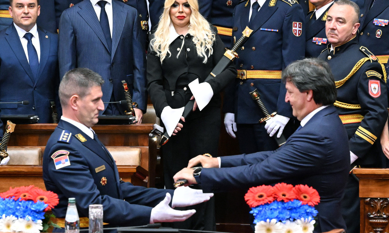 GAŠIĆ: SNAŽNA DRŽAVA I VOJSKA SU GARANT ZA MIR Održana svečanost povodom završetka školovanja 15. klase VSBO i oficira 69. klase GŠU