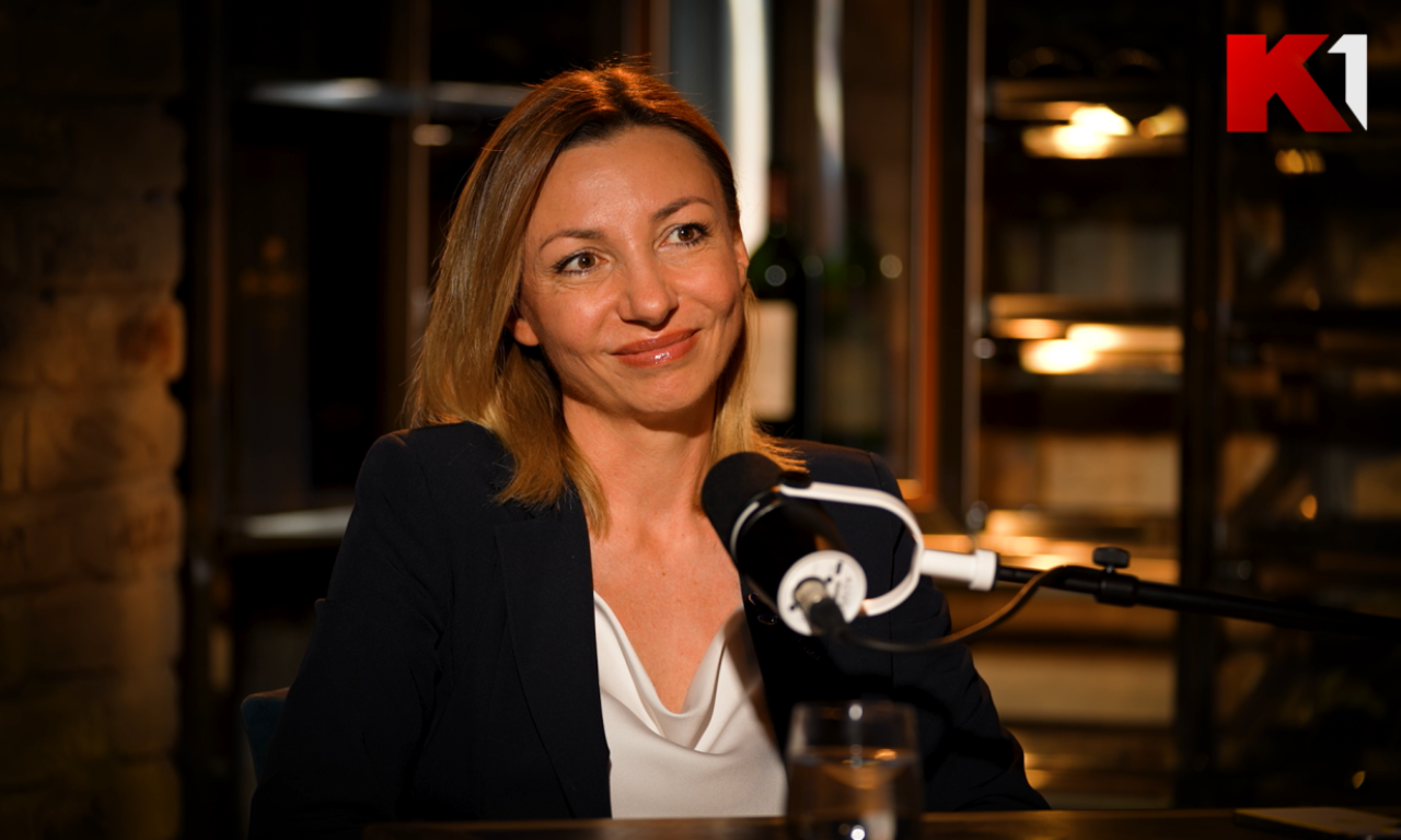 TATJANA MACURA OTKRILA NEPOZNATE DETALJE IZ ŽIVOTA U PODKASTU "ZA NAŠIM STOLOM": U Skupštini sam prvi put govorila bosa...