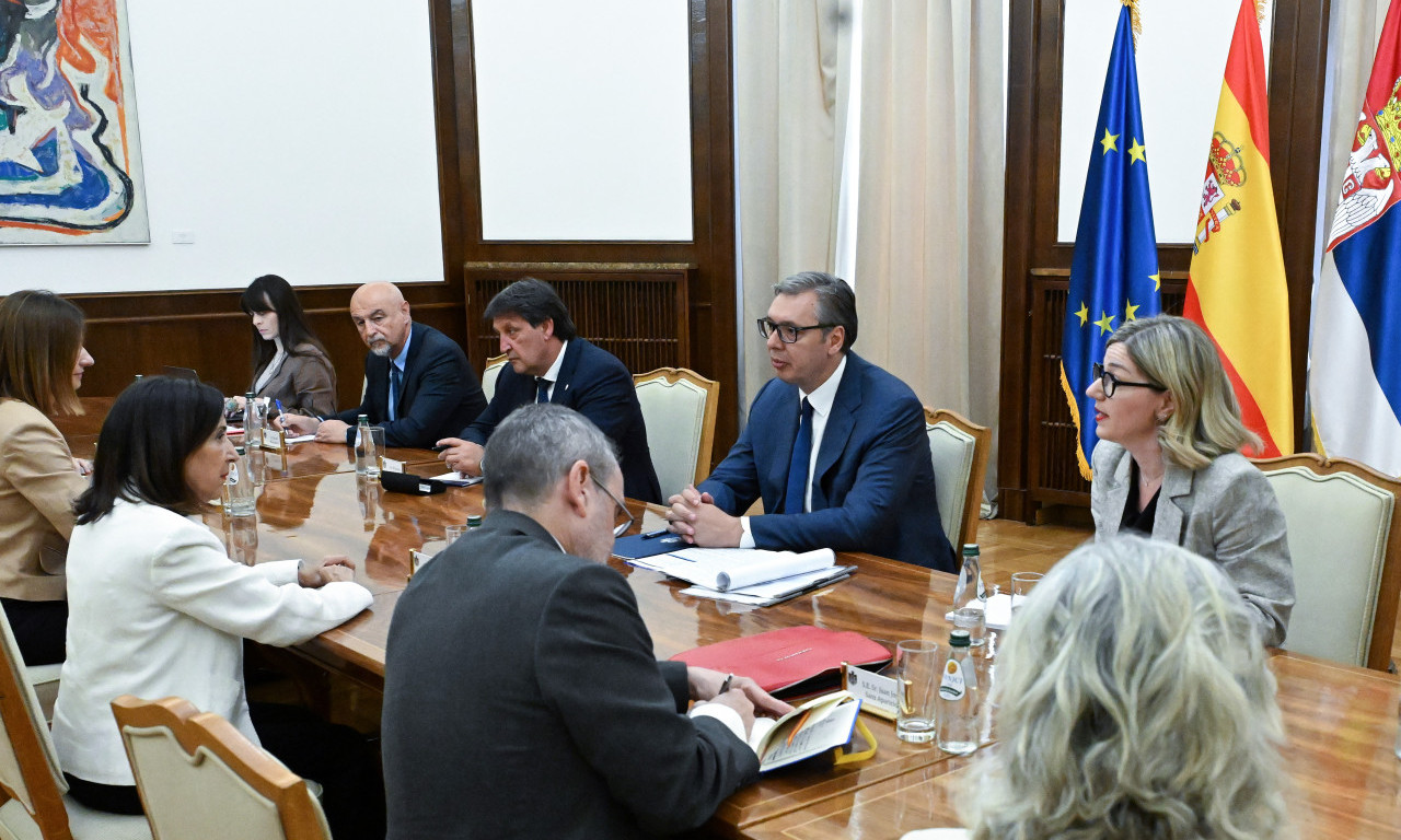 VUČIĆ SE SASTAO SA MINISTARKOM ODBRANE ŠPANIJE Sledi ceremonija dodele ordena porodici stradalog Milovana Jovanovića
