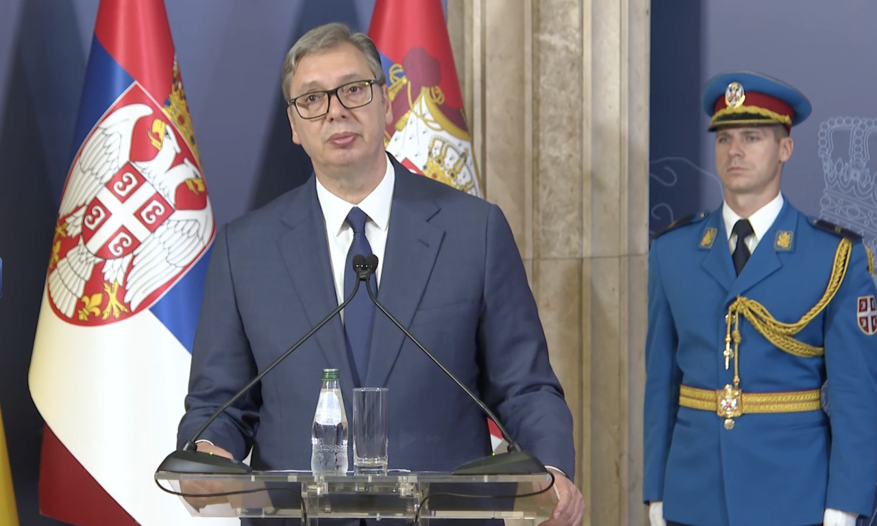 VUČIĆ URUČIO ORDEN OCU POSTHUMNO ODLIKOVANOG MILOVANA JOVANOVIĆA "Tvoje ime biće ispisano u istoriji tvoje Srbije" (VIDEO)