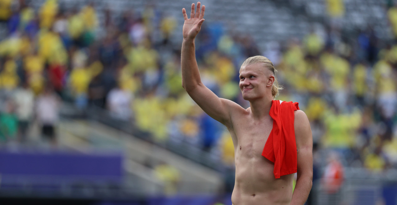 BOMBA U PREMIJER LIGI! Bivši trener Lidsa traži žestoku kaznu za Mančester siti: „Izbaciti ih u niži rang!“
