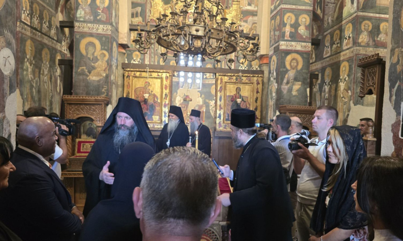 ZNAČAJNA POSETA SRPSKOJ SVETINJI: Patrijarh Porfirije i pastor Berns stigli u manastir Gračanica