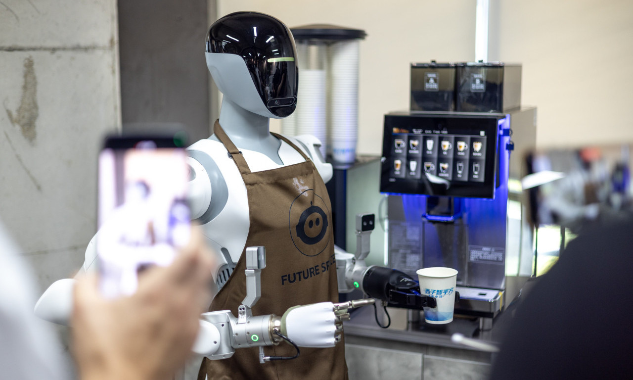 ROBOTI USKORO U SVAKOJ KUĆI Vaše će biti samo da se opustite i uživate, oni čiste, spremaju hranu, pomažu starima i deci