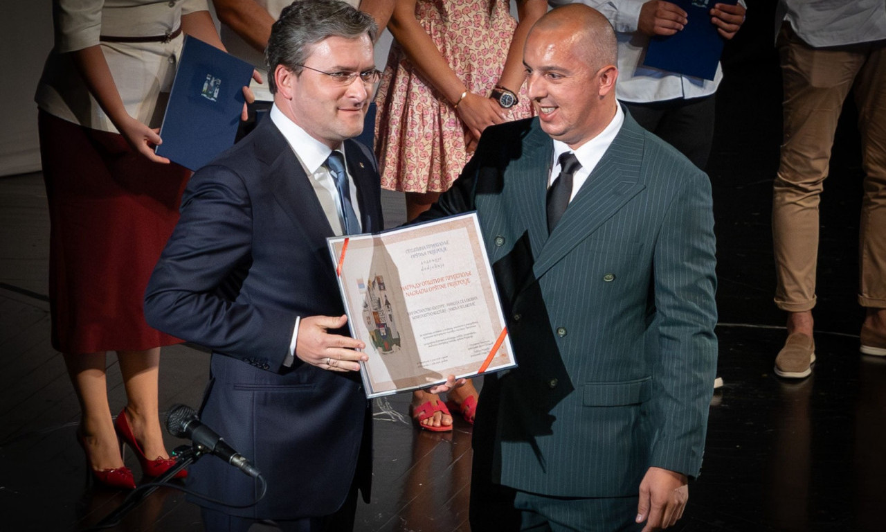 VELIKA ČAST ZA MINISTRA KULTURE: Selakoviću dodeljena zahvalnica Opštine Prijepolje za očuvanje kulturnog nasleđa