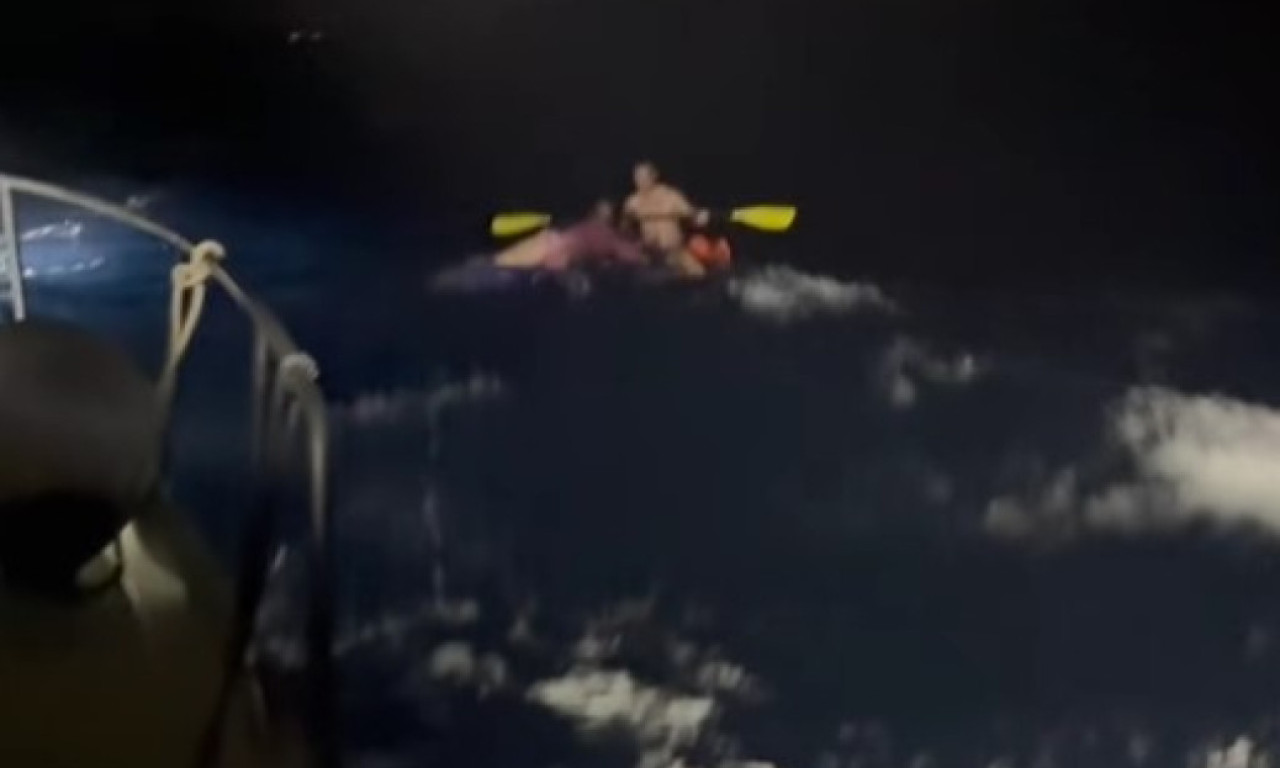 HOROR SCENE IZ MAKARSKE Naježićete se dok budete gledali VIDEO spasavanja dvoje turista i psa iz podivljalih talasa