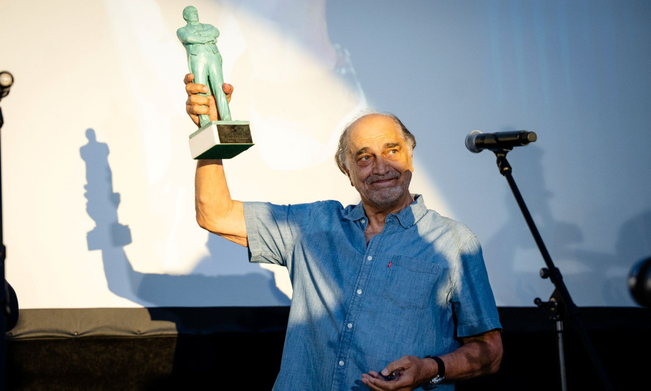 IZUZETAN DOPRINOS FILMSKOJ UMETNOSTI: Glumcu Voji Brajoviću uručena nagrada "Ernest" Somborskog filmskog festivala