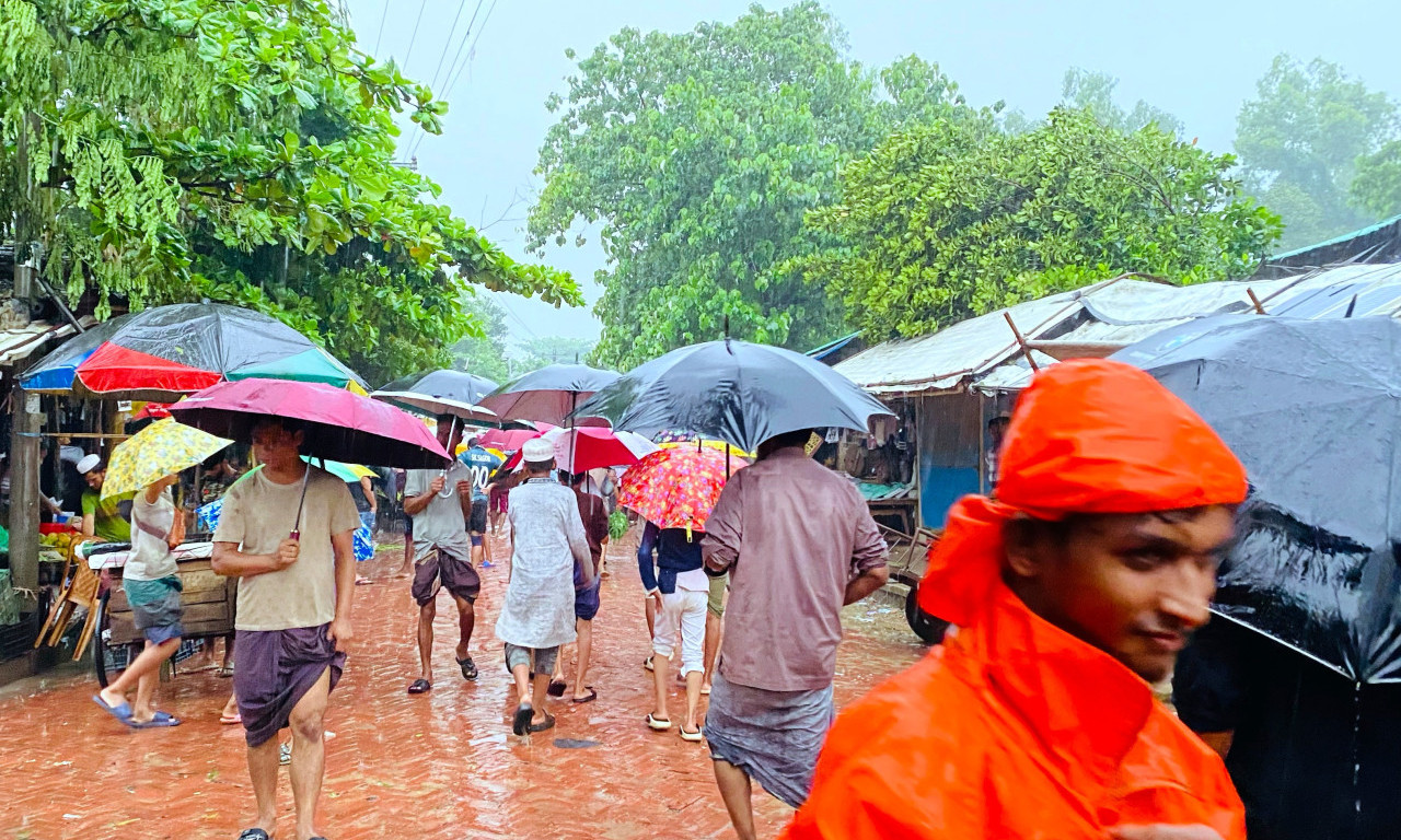 KIŠA IM DOŠLA GLAVE: Najmanje 44 osobe poginule u poplavama i klizištima u Bangladešu