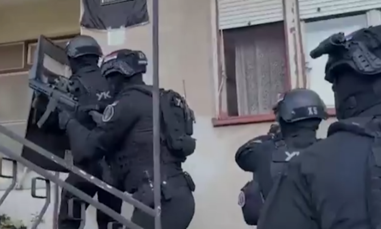 POGLEDAJTE KAKO SU UHAPŠENI KRIJUMČARI LJUDI U PIROTU I SURDULICI Lisice stavljene i policajcima! (VIDEO)
