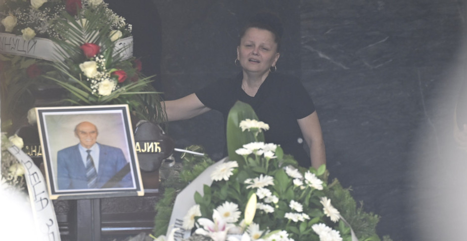 SAHRANJEN ANDRIJA BAJIĆ Potresan govor unuka: "Njegova duša pevala je najlepše melodije naše zemlje" (FOTO)