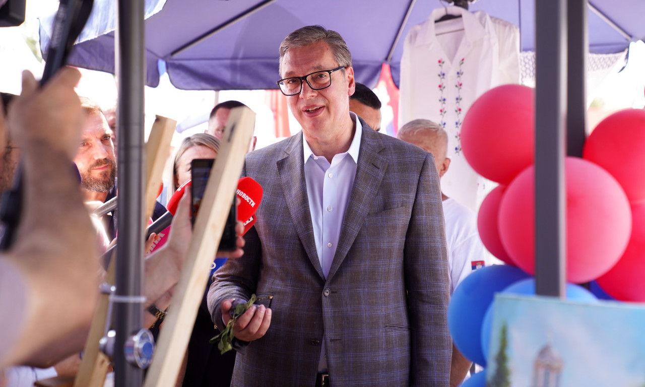HVALA ŠTO STE BILI UZ SVOJU ZEMLJU, ŠTO STE SAČUVALI SVOJU ŠLJIVU I SVOJU ŠUMADIJU! Vučić poručio narodu u Lapovu - Da zauvek završimo priču o rušenju Srbije