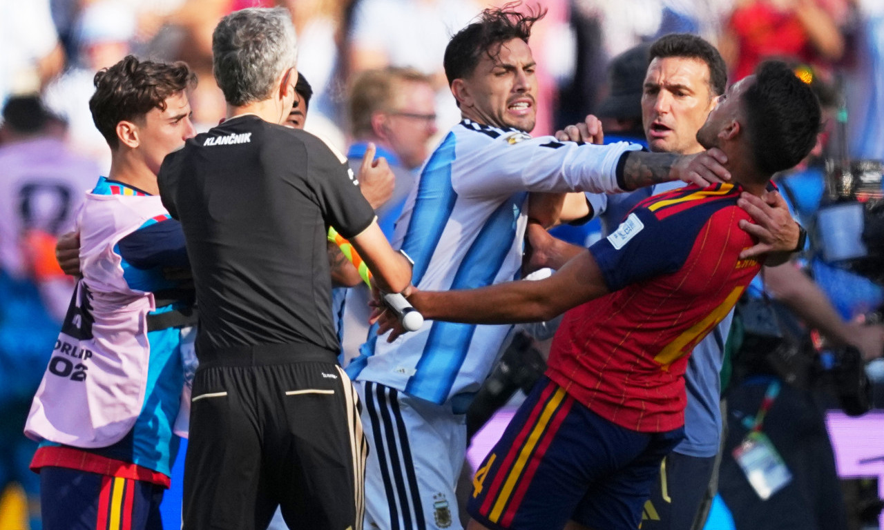 POGLEDAJTE HAOS POSLE FINALA MUNDIJALA! Tukli se igrači Argentine i Španije, sevali crveni kartoni, opšti metež (VIDEO)