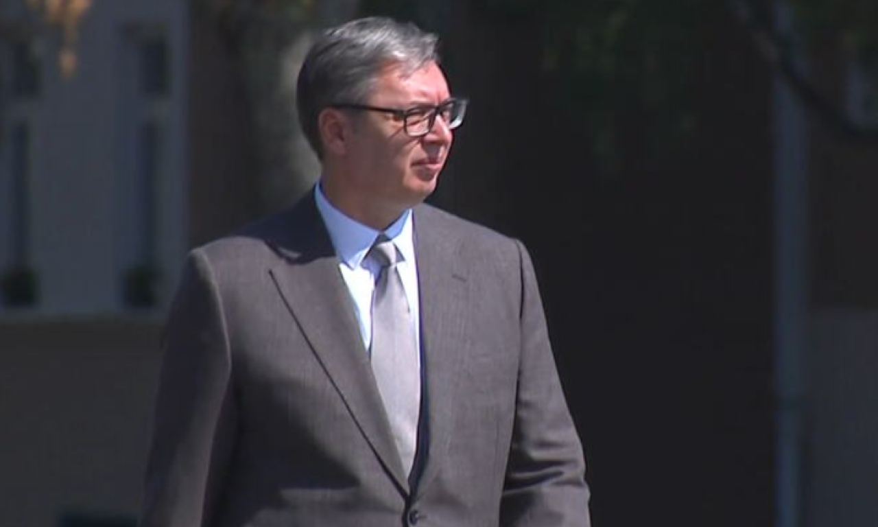 ARMIJA NAM JE NEUPOREDIVO SNAŽNIJA, NAUČILI SMO GORKE LEKCIJE IZ ISTORIJE: Jaka Vučićeva poruka na promociji najmlađih oficira Vojske Srbije (VIDEO)