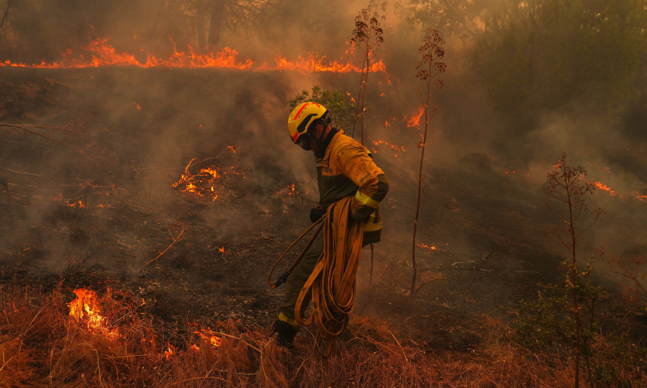 UZNEMIRUJUĆE SLIKE IZ ŠPANIJE Požar ne može da se obuzda, više od 120.000 ljudi beži iz svojih domova (FOTO)