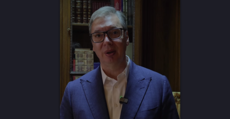 VUČIĆ PODELIO MONSTRUOZNI SNIMAK NA KOM MU ČOVEK PRETI SMRĆU "Zaveli su ga jezivim lažima, pomoći ću mu" (VIDEO)