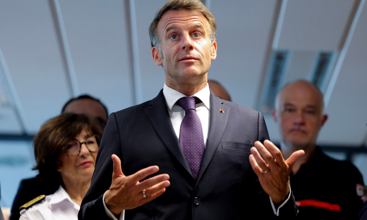 ZAHVALNOST FRANCUSKOG PREDSEDNIKA: Makron pozvao vatrogasce u Bordou da nikada ne odustanu