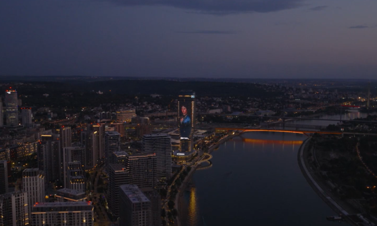 BEOGRAD JE SVET: Kula Beograd obasjana u čast Đure Jakšića