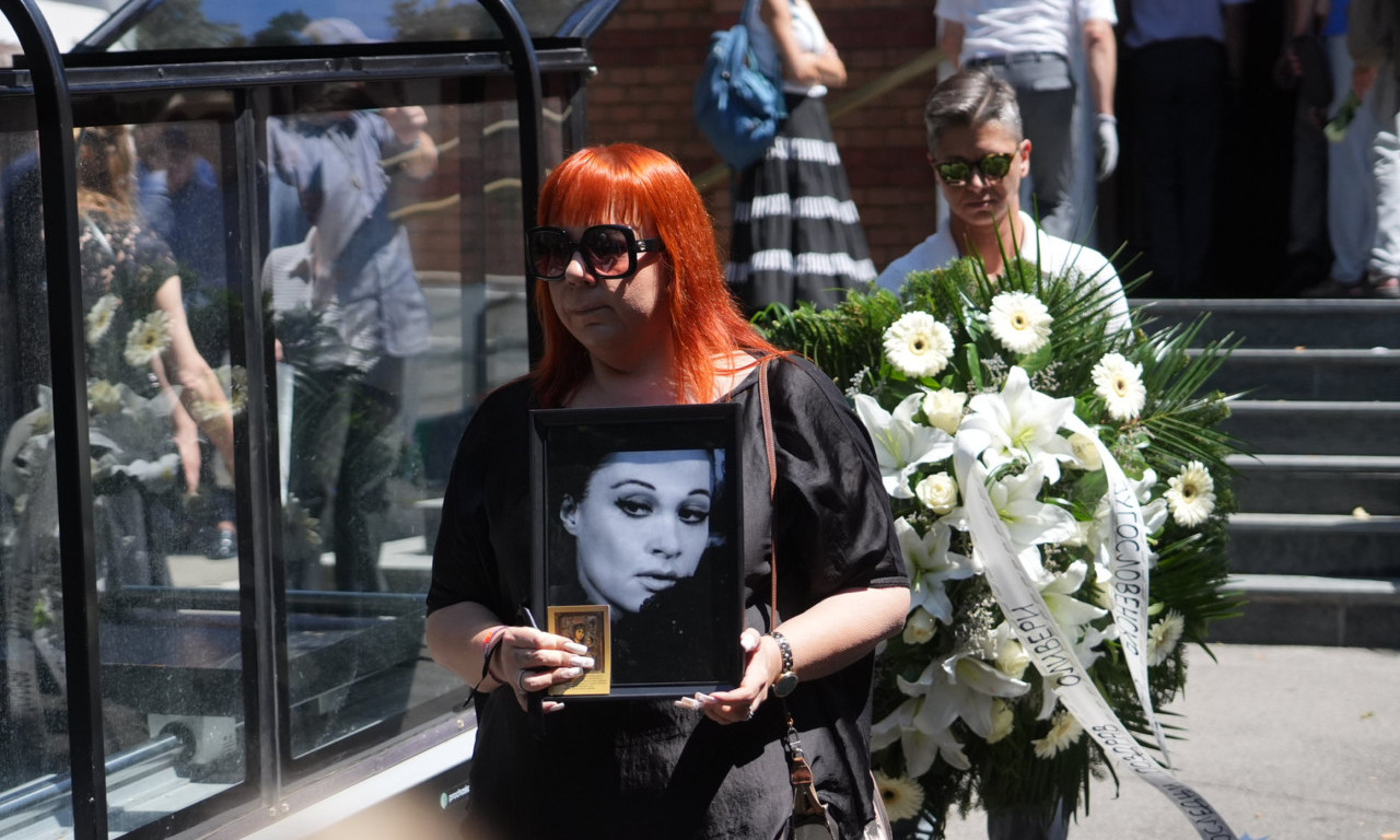SAHRANJENA OLIVERA KATARINA Porodica i kolege se oprostile od dive