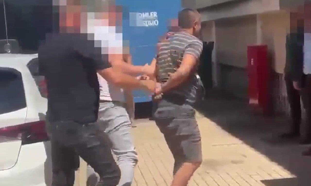 PAO MUŠKARAC (46) U KRALJEVU ZBOG ŠPIJUNAŽE! Odavao tajne podatke o pripadnicima vojske i MUP-u Srbije Albancima! (VIDEO)