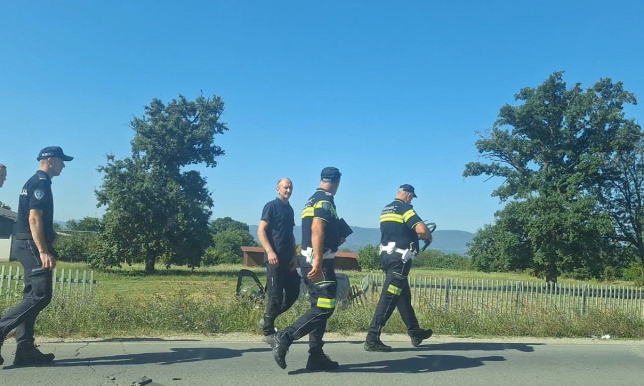 GOLF I PIKAP OD SILINE SUDARA ZAVRŠILI U KANALU NA IBARSKOJ Ima teško povređenih! (FOTO+VIDEO)