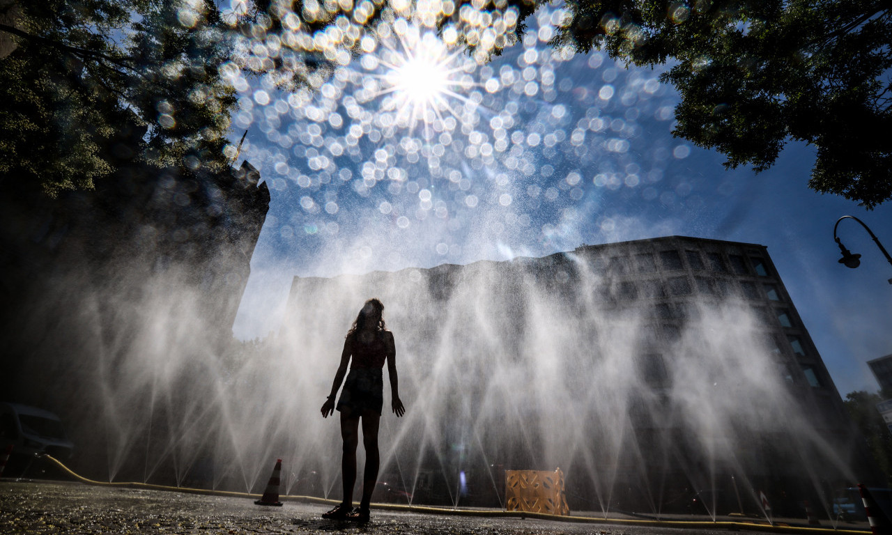 ASFALT SE TOPI POD NOGAMA U ovom gradu u Srbiji je izmerena najviša temperatura! A pakao tek sledi!
