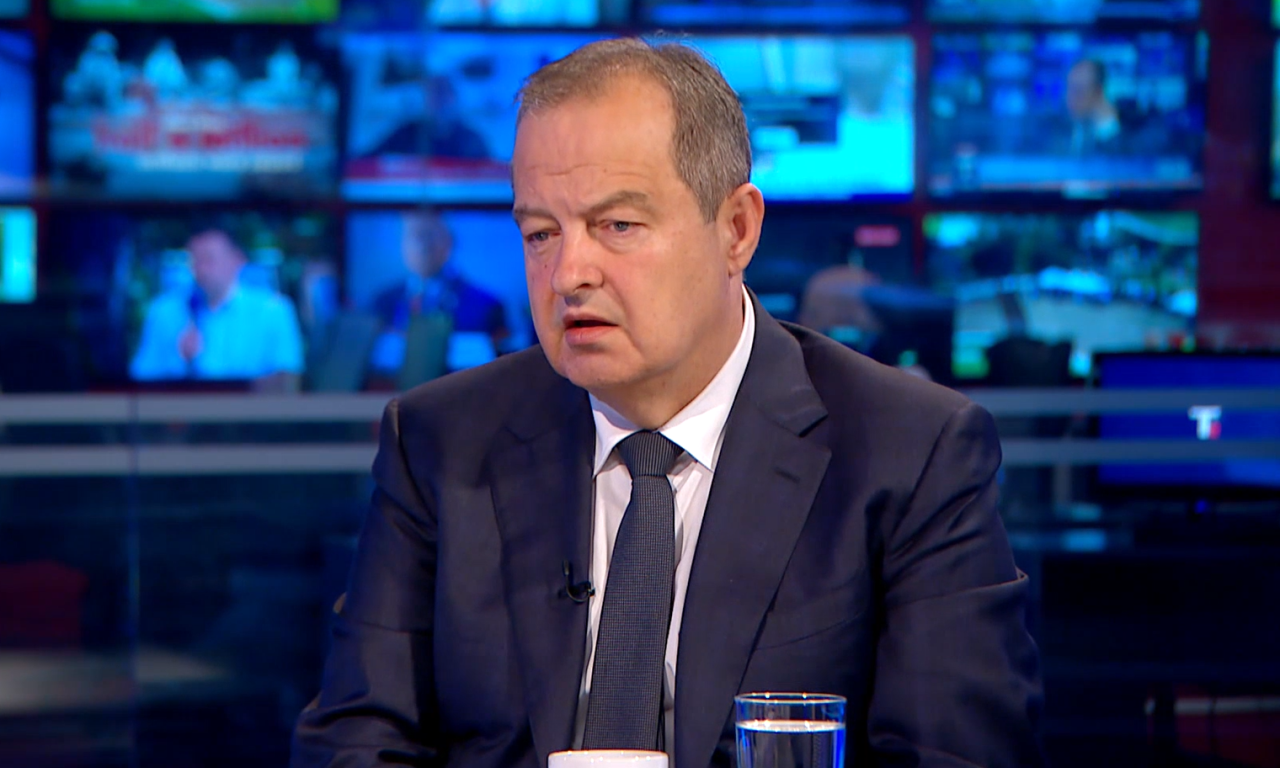 DAČIĆ OBJAVIO SNIMAK BORBE SA VATRENOM STIHIJOM! Helikopteri nad Deliblatskom peščarom, vatrogasci danima ne staju