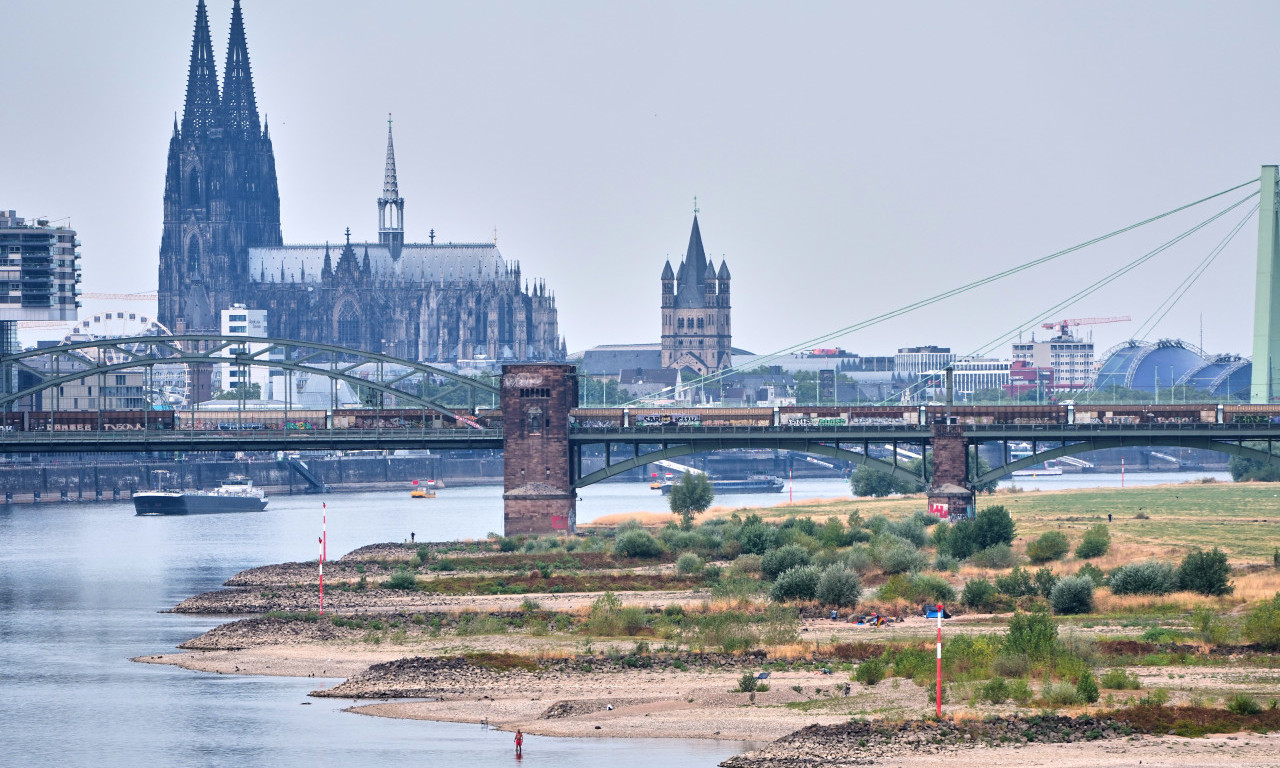 ALARMANTNO U NEMAČKOJ! Rajna na najnižem vodostaju od početka merenja 1880. godine (FOTO)