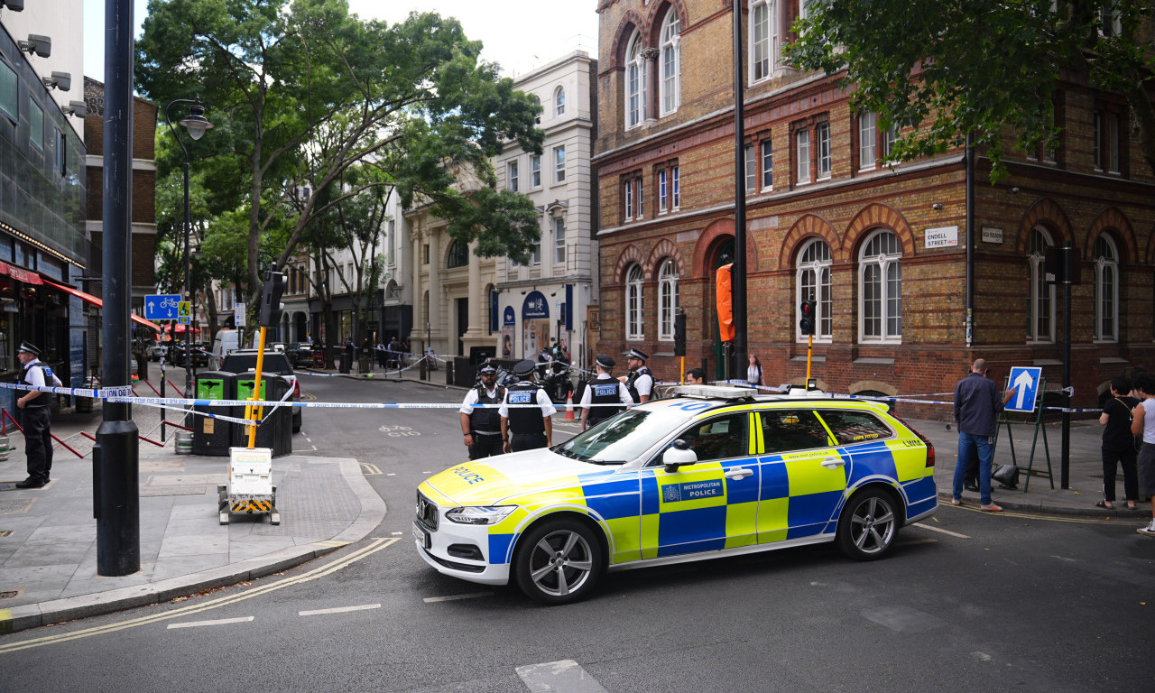BIZARAN NAPAD U LONDONU: Zaplenjene makaze od mentalno labilne žene u Kovent Gardenu