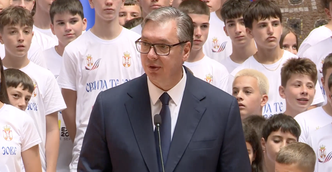 SRPSKA DECA IZ CELOG SVETA SA PREDSEDNIKOM Vučić ugostio učesnike kampa "Srbija te zove" (VIDEO)
