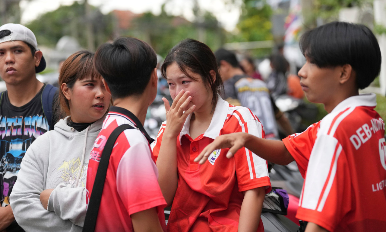 UČENICI SE SAKRILI ISPOD KLUPA DOK JE VRŠNJAK PUCAO: Jezivi snimci iz škole na Tajlandu (UZNEMIRUJUĆE)