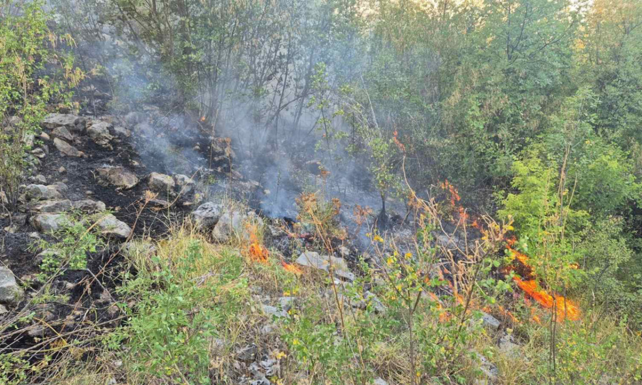 PANIKA U REPUBLICI SRPSKOJ: Požar kod Gacka, sve raspoložive vatrogasne jedinice na terenu
