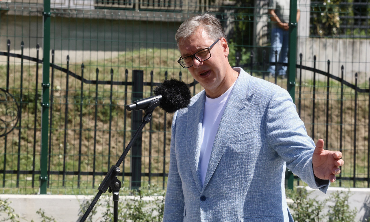 VUČIĆ NASTAVLJA POSETU JUGOZAPADU SRBIJE Predsednik obilazi srpsku svetinju, velike radove i razgovara sa meštanima (VIDEO)