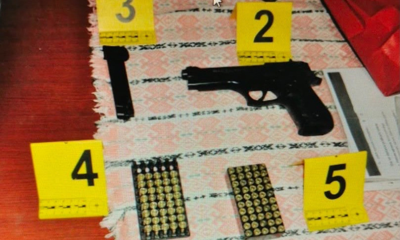 DRAMATIČNO HAPŠENJE NA ČUKARICI: Zaplenjen arsenal oružja u stanu, a kada je policija ušla, otkrila još jedan skandal! (FOTO)