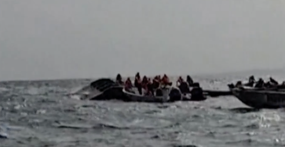 POTONUO TRAJEKT PREPUN LJUDI, BROJE SE MRTVI Snimci iz jezera Kariba su poput horor filma (VIDEO)